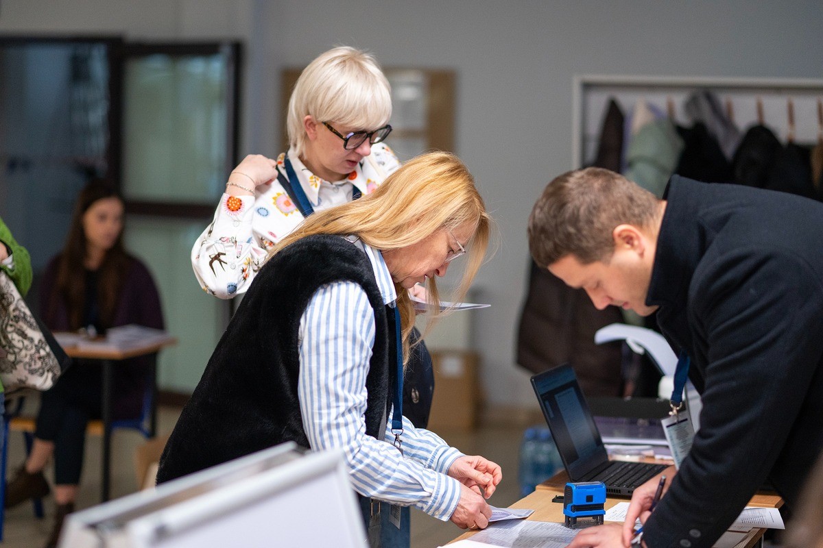 Tożsamość i niepewność. Trajektorie rozwojowe:   budowanie tożsamości, zachowania ryzykowne, niekorzystny przebieg