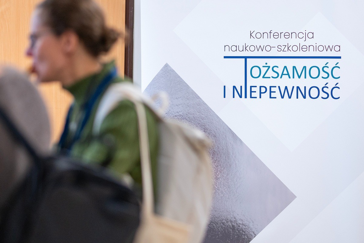 Tożsamość i niepewność. Trajektorie rozwojowe:   budowanie tożsamości, zachowania ryzykowne, niekorzystny przebieg