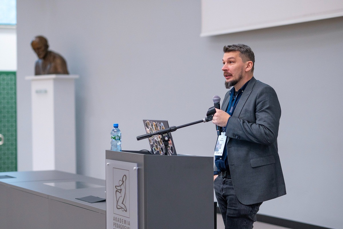 Tożsamość i niepewność. Trajektorie rozwojowe:   budowanie tożsamości, zachowania ryzykowne, niekorzystny przebieg