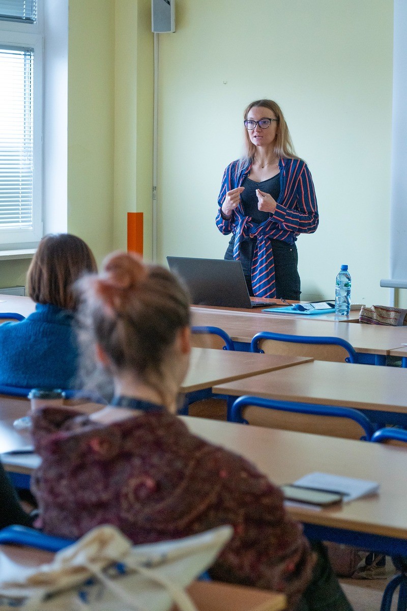 Tożsamość i niepewność. Trajektorie rozwojowe:   budowanie tożsamości, zachowania ryzykowne, niekorzystny przebieg