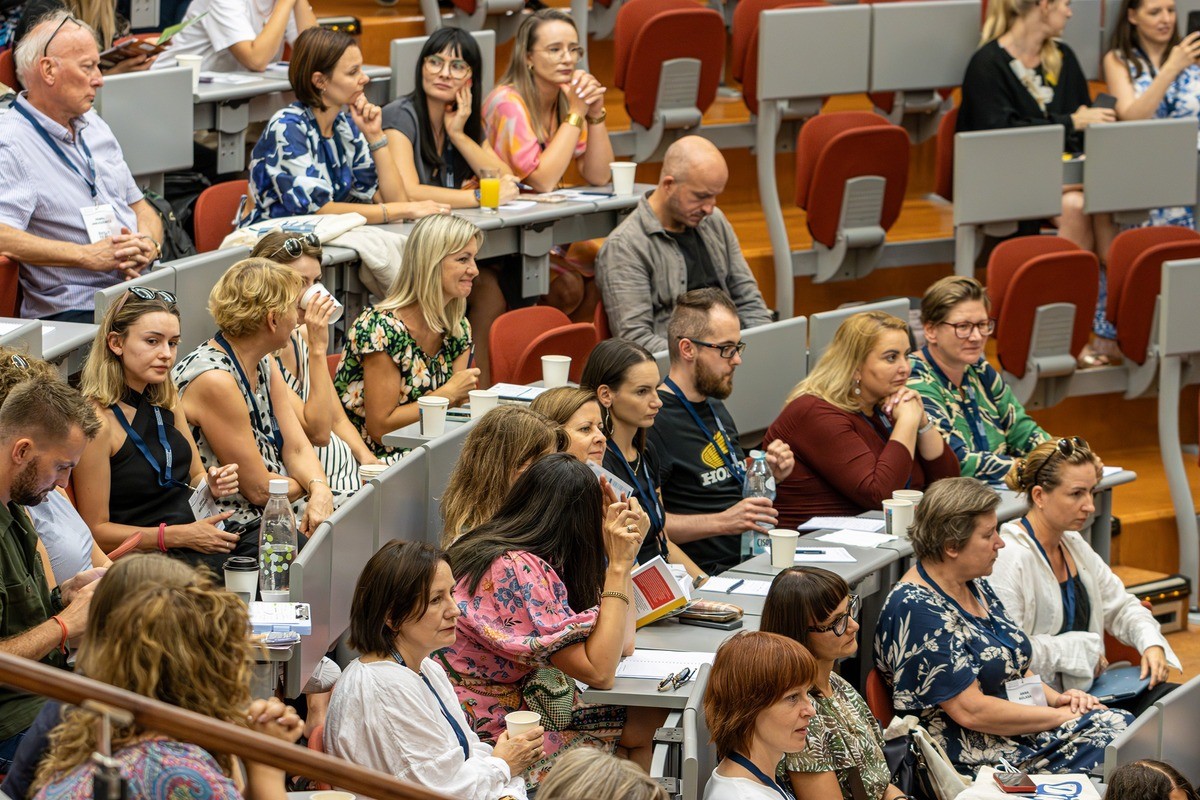 Tożsamość i Niepewność. Psychiatria i psychoterapia nastolatków i młodych dorosłych. Procesy przejścia w rodzinie, terapii i leczeniu