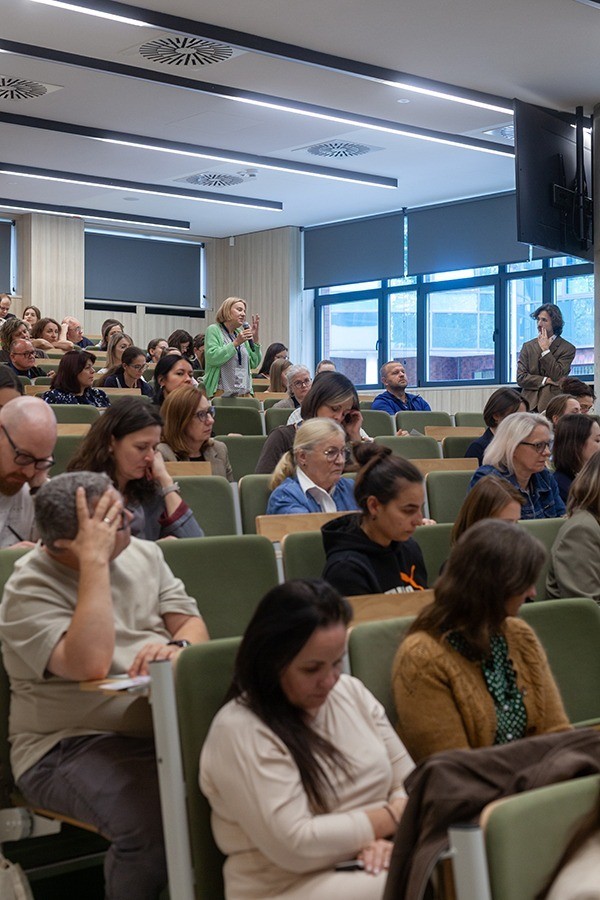 Tożsamość i niepewność. Pomiędzy standardami a personalizacją: jak pogodzić standardy i indywidualne podejście do pacjenta?